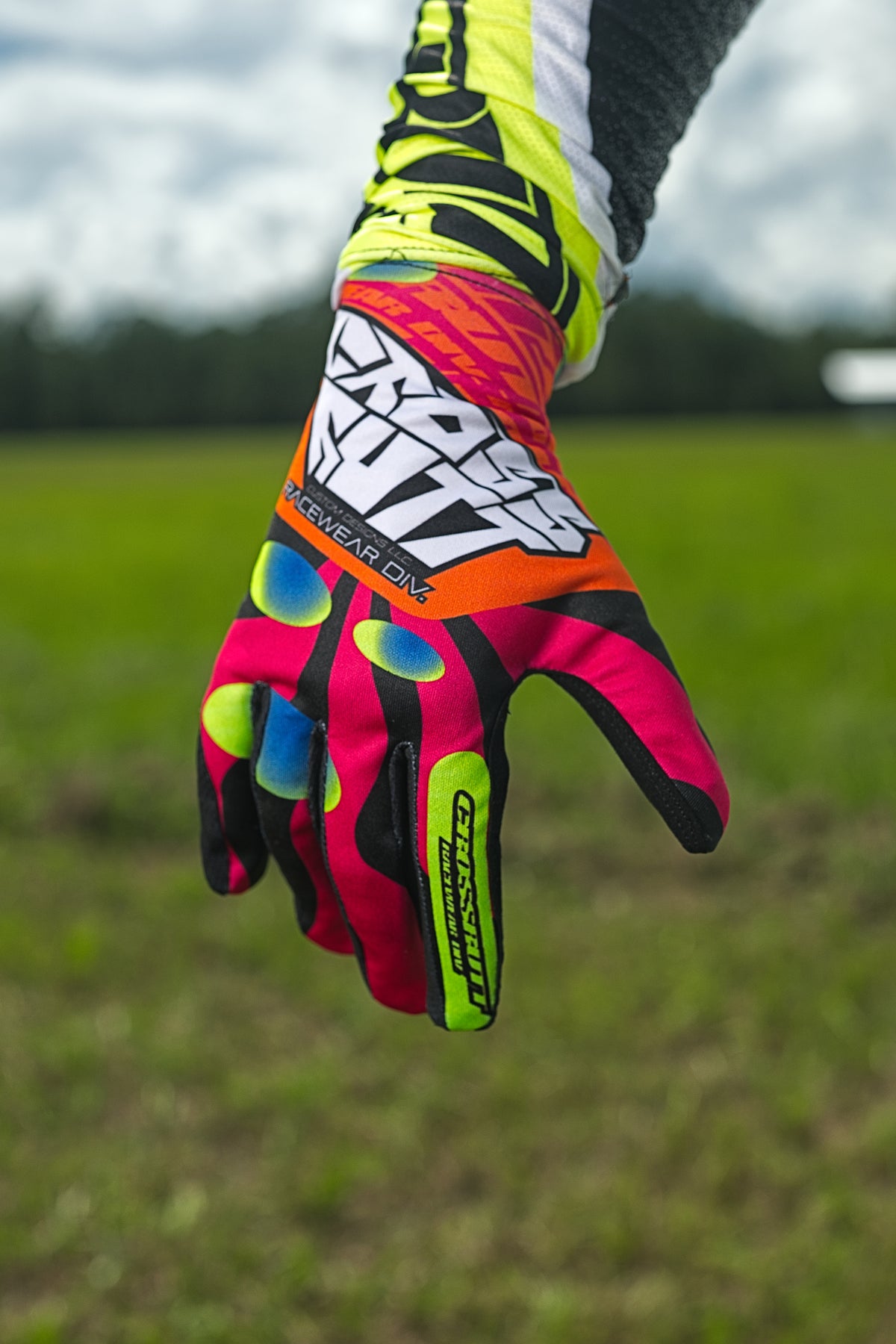 RETRO SWIRL GLOVE